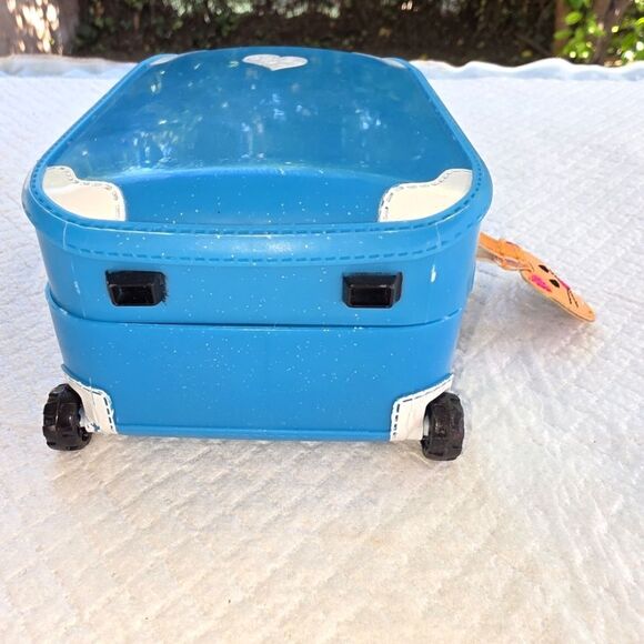 Our Generation Travel Playset and Toiletries - Picture 16 of 17